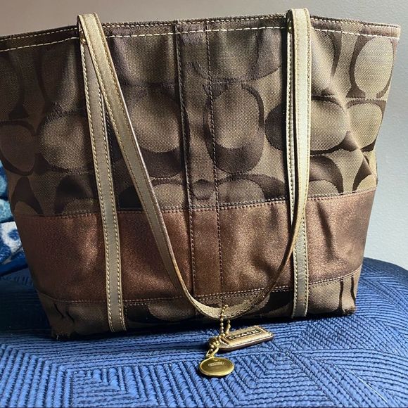 Coach Signature Canvas Logo Tote - Picture 9 of 14